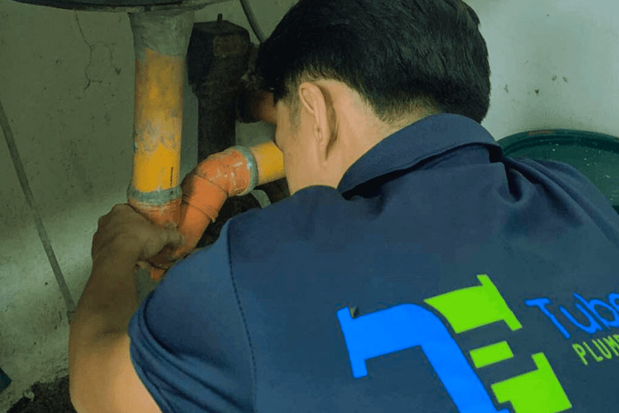 Professional tubero experts ensuring reliable plumbing system solutions.